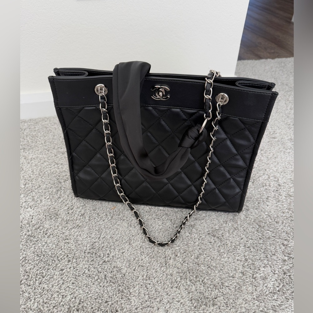 INSPIRED C BAG IN QUILTED BLACK